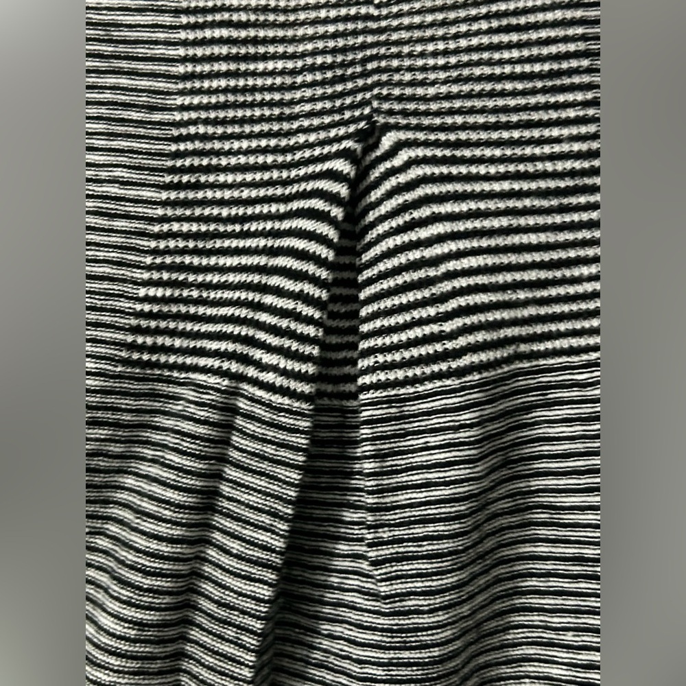 Banana Republic Black and White Striped Tank Top - linen/viscose blend - Large - Picture 4 of 9